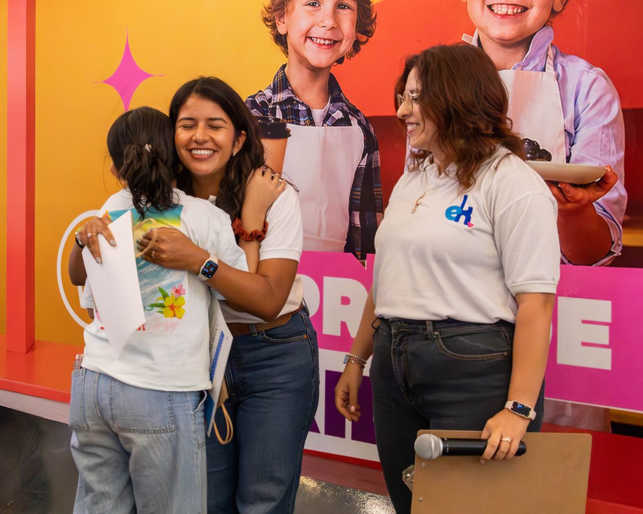 Abrazo en la premiación